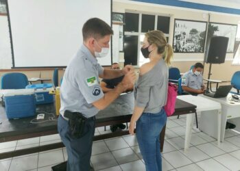 Aplicação de vacina em agentes de segurança pública no RN — Foto: Divulgação/Sesed