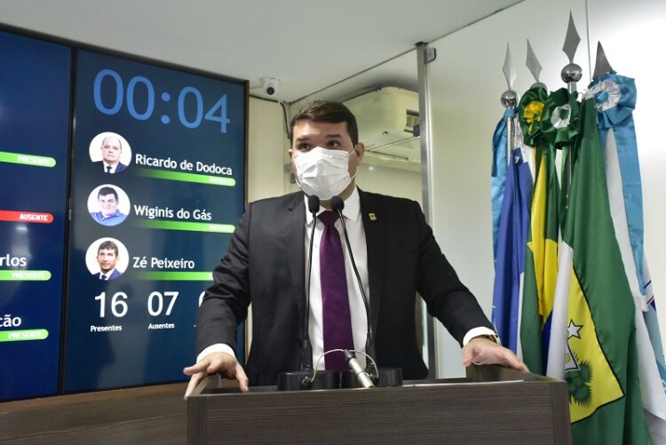 Presidente da Câmara, vereador Lawrence Amorim, durante pronunciamento na Câmara Municipal de Mossoró. Foto: Edilberto Barros/CMM