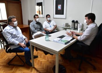 Gadelha, Miranda e Marinho, do Sebrae, com o presidente Lawrence, na Câmara. (Divulgação)