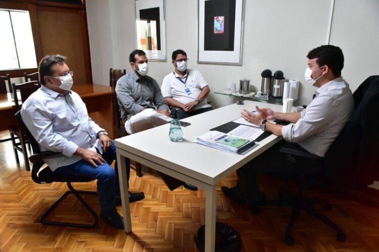 Gadelha, Miranda e Marinho, do Sebrae, com o presidente Lawrence, na Câmara. (Divulgação)