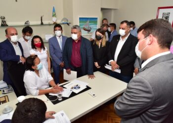 Governadora Fátima com vereadores de Mossoró em visita à Câmara Municipal (foto: Edilberto Barros/CMM)