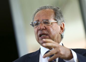 O ministro da Economia, Paulo Guedes, durante entrevista coletiva.