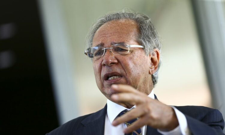 O ministro da Economia, Paulo Guedes, durante entrevista coletiva.