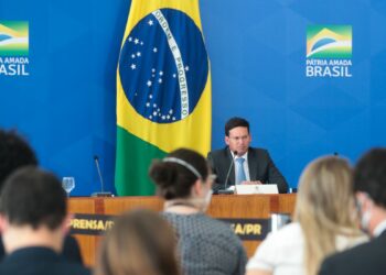 O Ministro da Cidadania, João Roma, fala à imprensa  no Palácio do Planalto, sobre as estratégias e rumos para o Auxílio Brasil, novo programa social do Governo Federal.