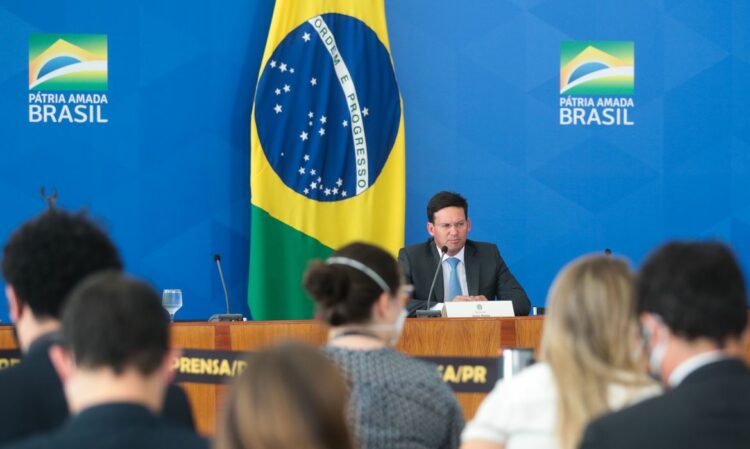 O Ministro da Cidadania, João Roma, fala à imprensa  no Palácio do Planalto, sobre as estratégias e rumos para o Auxílio Brasil, novo programa social do Governo Federal.