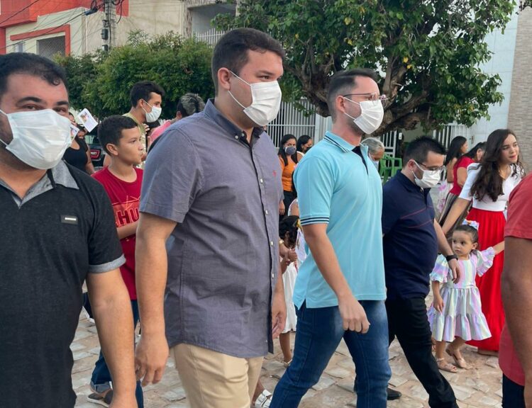 Sandro Gois, Lawrence e João Paulo caminham em Areia Branca / Foto: Reprodução