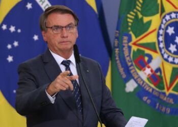 O ministro da Economia, Paulo Guedes, o Ministro da Secretaria-Geral da Presidência, General Ramos, o Presidente Jair Bolsonaro e o ministro da Justiça e Segurança Pública, Anderson Torres, durante lançamento da Carteira de Identidade Nacional.