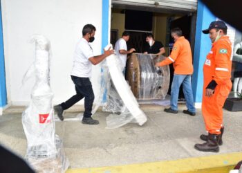 Equipamentos do sinal aberto quando da chegada à TV Câmara, por volta do meio dia de hoje, 16 (foto: Edilberto Barros)