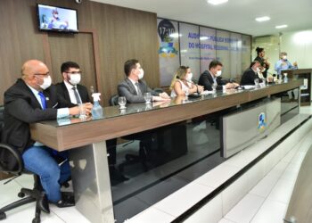 Audiência pública sobre o Hospital Regional Tarcísio Maia, nesta quinta-feira, 17, na Câmara Municipal de Mossoró (foto Edilberto Barros)