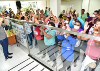 Sessão da Câmara aprova novo piso salarial: servidores comemoram (fotos: Edilberto Barros/CMM)