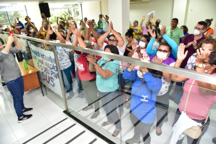 Sessão da Câmara aprova novo piso salarial: servidores comemoram (fotos: Edilberto Barros/CMM)