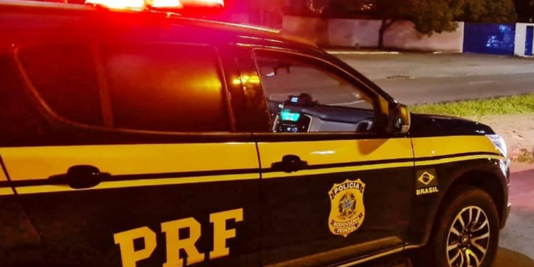 Passageira morre após queda de moto e condutor foge do local do acidente na BR-304 na Grande Natal, diz PRF