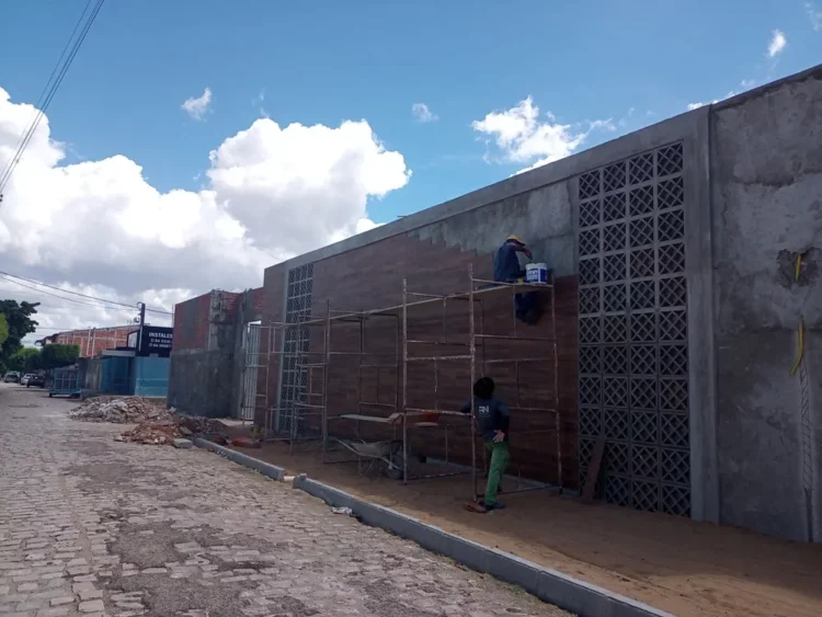 Centro pastoral de paróquia foi alvo da ação de criminosos, que levaram quase R$ 8 mil em itens — Foto: Divulgação