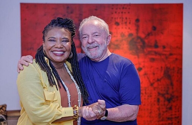 Cantora Margareth Menezes e presidente eleito Lula - Foto: Ricardo Stuckert