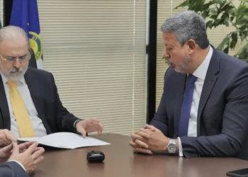 Procurador-geral da República, Augusto Aras, em reunião com o presidente da Câmara, Arthur Lira. — Foto: Reprodução