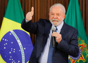 Presidedente Lula da Silva durante reunião com governadores e ministros, no Palácio do Planalto. | Sérgio Lima/Poder360 27.jan.2023