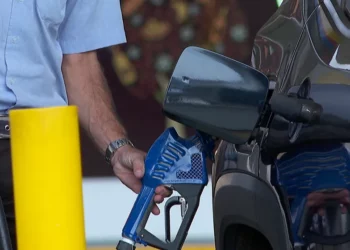 Preço da gasolina e do etanol cai menos que o esperado em postos — Foto: Reprodução/EPTV