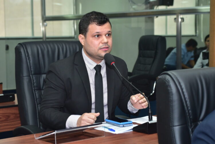 Vereador Tony Fernandes na sessão de hoje: novo líder da oposição (foto: Edilberto Barros/CMM)