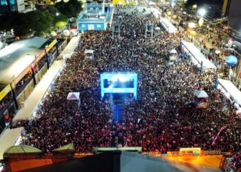 Público lotou a Estação das Artes na noite da quinta-feira (15). Foto: João Batista Freitas.