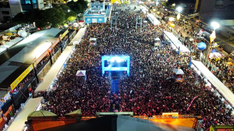 Público lotou a Estação das Artes na noite da quinta-feira (15). Foto: João Batista Freitas.