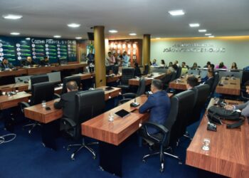 Plenário da Câmara de Mossoró, sessão de hoje (27): projetos aprovados (foto: Edilberto Barros/CMM)