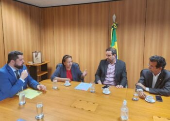 Governadora Fátima Bezerra (PT) em reunião nos Correios mês passado - Foto: Guia Dantas / Governo do RN