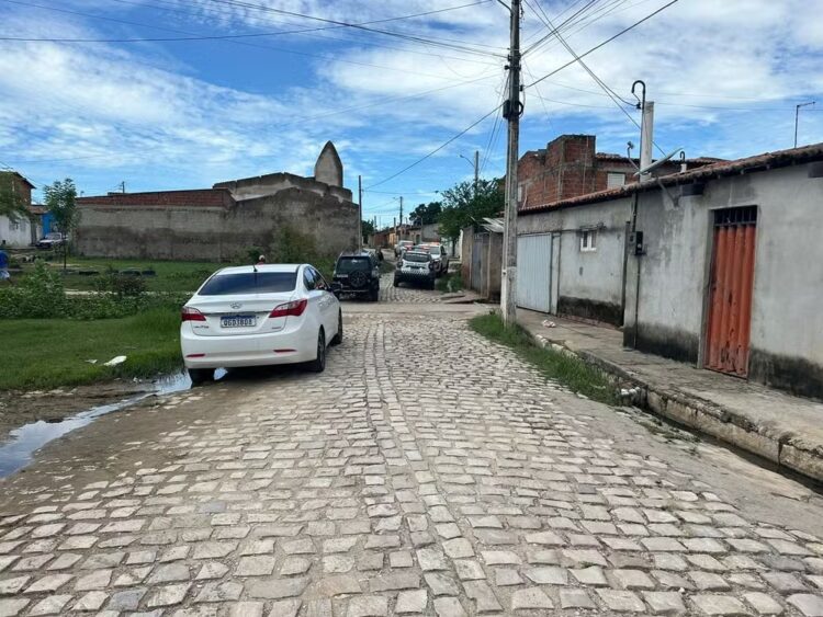 Crime aconteceu na Rua das Tulipas, em Mossoró — Foto: Iara Nóbrega/Inter TV Costa Branca