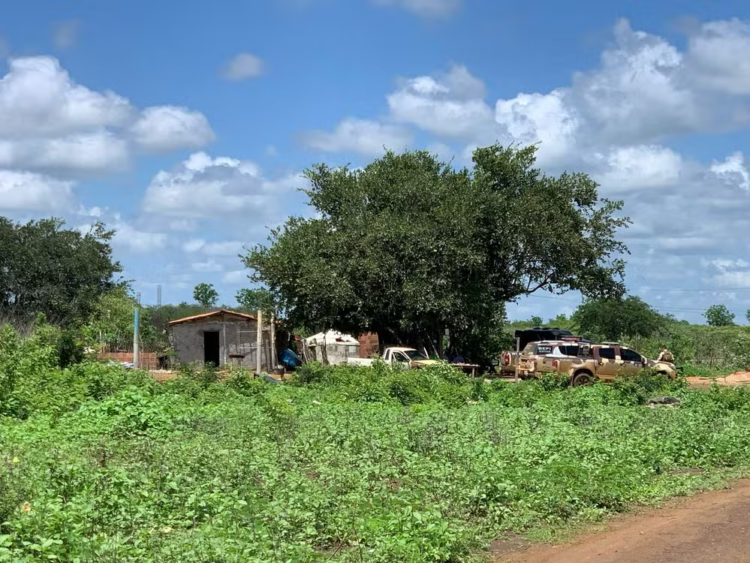 Casa onde investigadores acreditam que fugitivos podem ter ficado durante alguns dias depois da fuga da Penitenciária Federal de Mossoró — Foto: Gustavo Brendo/Inter TV Cabugi