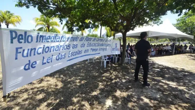 Servidores da Educação do Estado em ato. Foto: José Aldenir / Agora RN