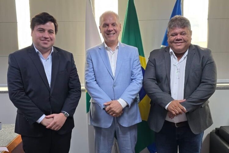 Dino cumpre agenda em Brasília: “Estamos buscando soluções para rombo milionário no INSS deixado pela saelista”