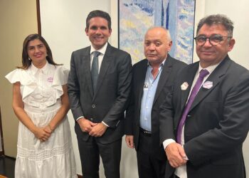 Flavinha se reúne com o futuro presidente da Câmara dos Deputados, Hugo Motta, acompanhada de Abraão Lincon presidente da CBPA e o ex-prefeito Flavio Veras.