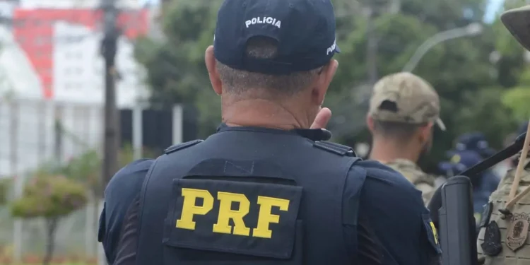 Servidor da PRF é afastado após comentário político sobre Lula e Bolsonaro em conta institucional