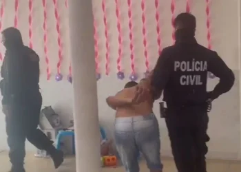 Homem é preso por manter ex-companheira de 17 anos em cárcere privado e submetê-la a torturas em Mossoró