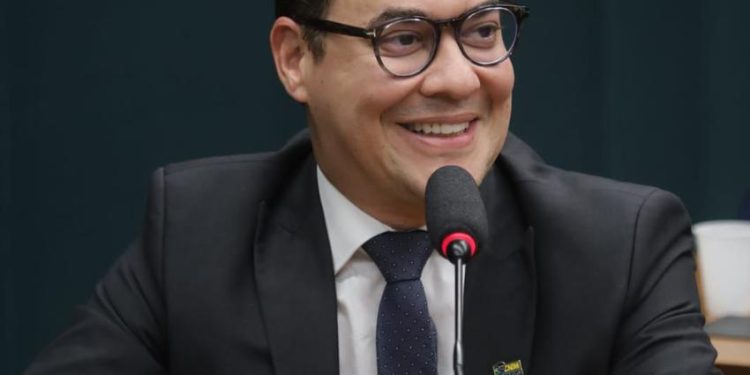 Com 92,5% de aprovação na gestão, Ricardo Brito é o prefeito com maior índice de aprovação do RN