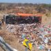 Caminhão do lixo capota e motorista morre em acidente na BR-405