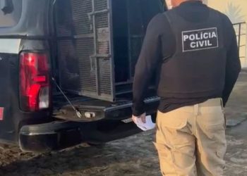 Padrasto é preso em flagrante após espionar enteada durante o banho, em Natal