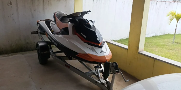 PF apreende armas, dinheiro e carros de luxo em operação contra tráfico de drogas no RN