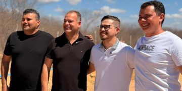Prefeito Sabino acompanha obra da adutora do Sítio Cápua em Apodi