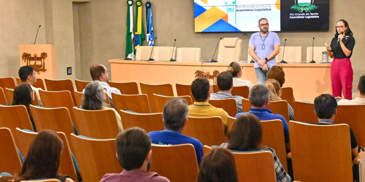 Capacitação reforça qualidade do atendimento nos programas sociais da ALRN
