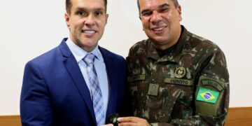 Presidente da Câmara de Natal recebe novo comandante da 7ª Brigada e reforça parceria com o Exército