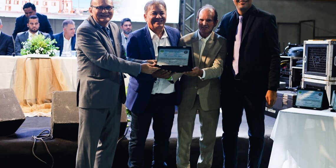 Advogado e ex-Juiz do Tribunal Regional Eleitoral/RN, Dr. Nilo Ferreira Pinto Jr recebe Título de Cidadão de Arez-RN