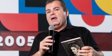 Márcio Morais lança livro sobre Pedro Rocha em noite histórica na Câmara de Apodi