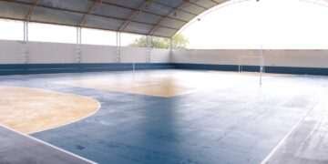 Prefeitura entrega revitalização de quadra poliesportiva no Perímetro Irrigado em Pau dos Ferros