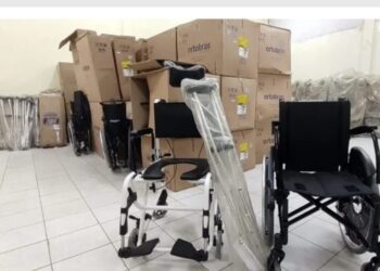 Sesap entrega cadeiras de banho, muletas, bengalas e andadores para usuários do SUS de Mossoró e região