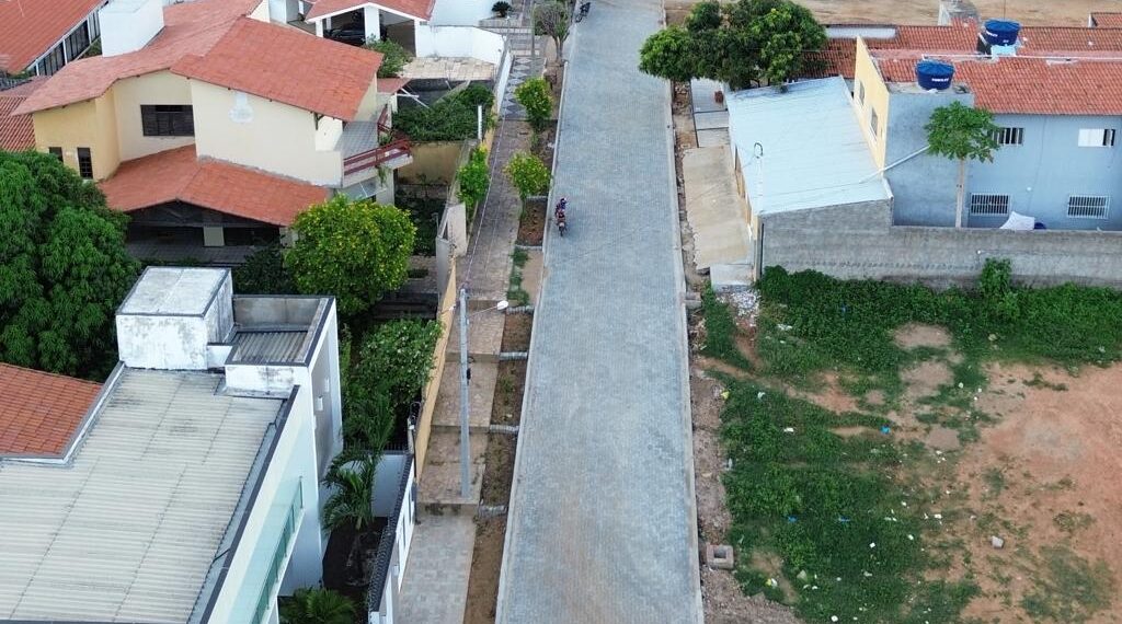 Prefeita Marianna Almeida inaugura pavimentação com piso intertravado em Pau dos Ferros