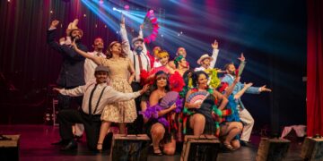 São Gonçalo celebra Dia Mundial do Teatro com espetáculo premiado “Bye Bye Natal”; ingressos gratuitos disponíveis