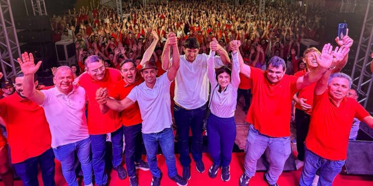 Multidão marca convenção em Itaú que oficializa candidaturas de Zé Roberto e Rosa Basílio