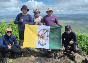 Grupo de trilheiros apodienses realiza subida do Pico do Cabugi
