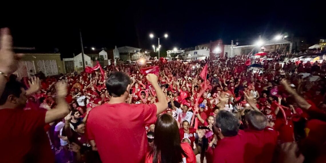 Multidão vai às ruas em Itaú e confirma força da campanha de José Roberto Pezão e Rosa Basílio