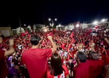 Multidão vai às ruas em Itaú e confirma força da campanha de José Roberto Pezão e Rosa Basílio